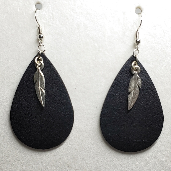 Earrings Teardrop Black Leather w/ Silver Feathers - Picture 2 of 2